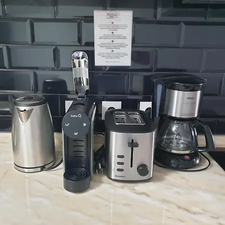 Henriqueta Maia Suits 伊利亚武